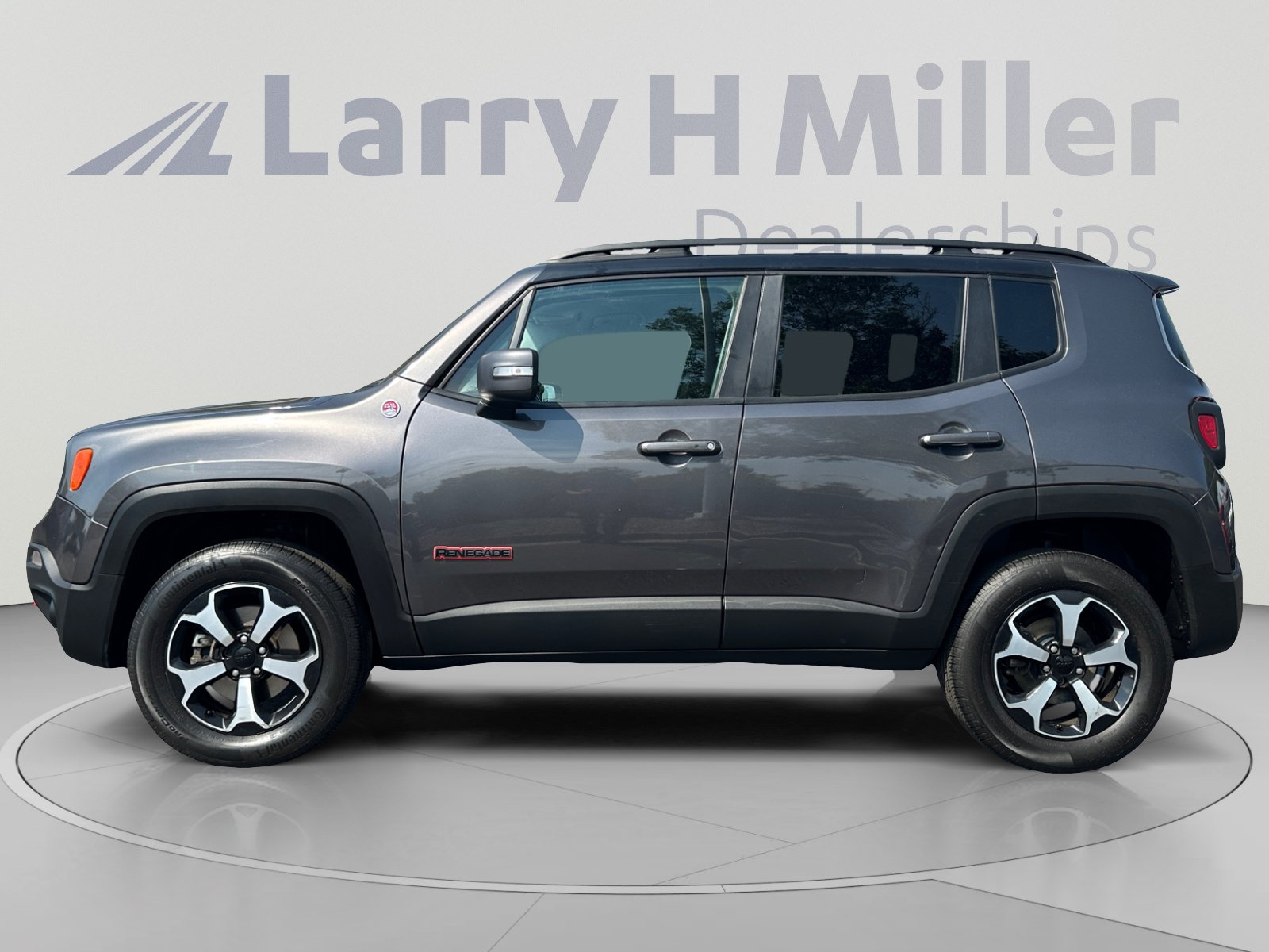 Used 2019 Jeep Renegade Trailhawk w/ Cold Weather Group II AWD/4WD image 2