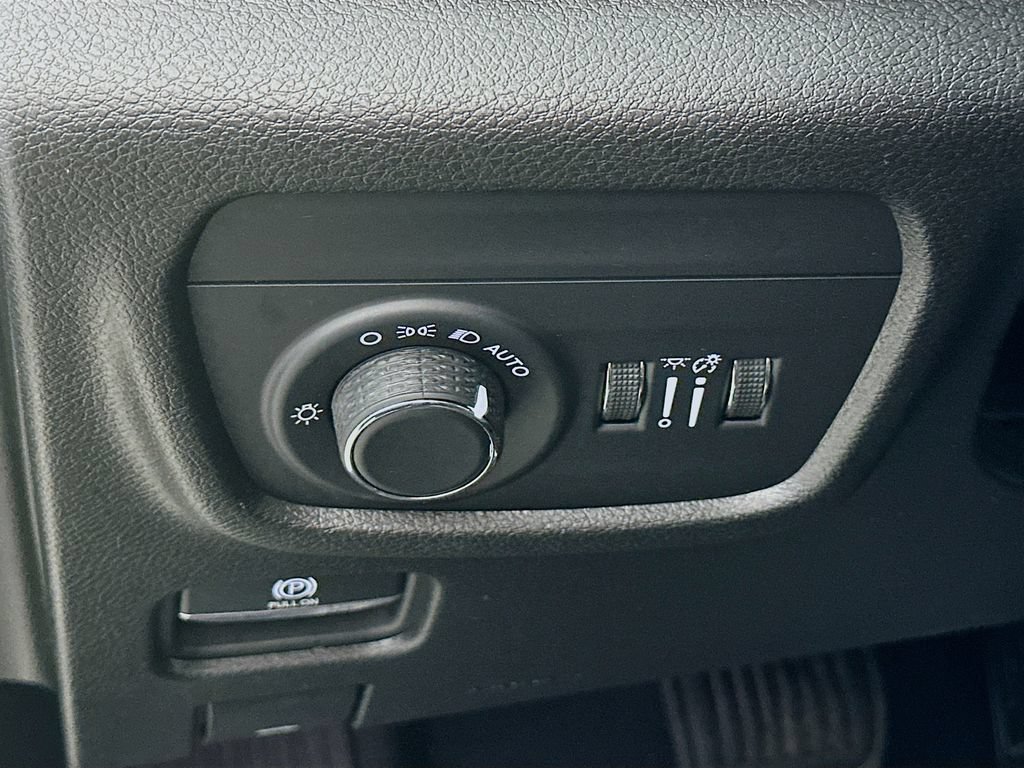 Certified 2023 Jeep Grand Cherokee Altitude AWD/4WD image 18