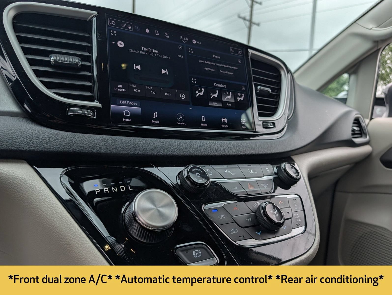 Used 2023 Chrysler Pacifica Touring-L FWD image 5