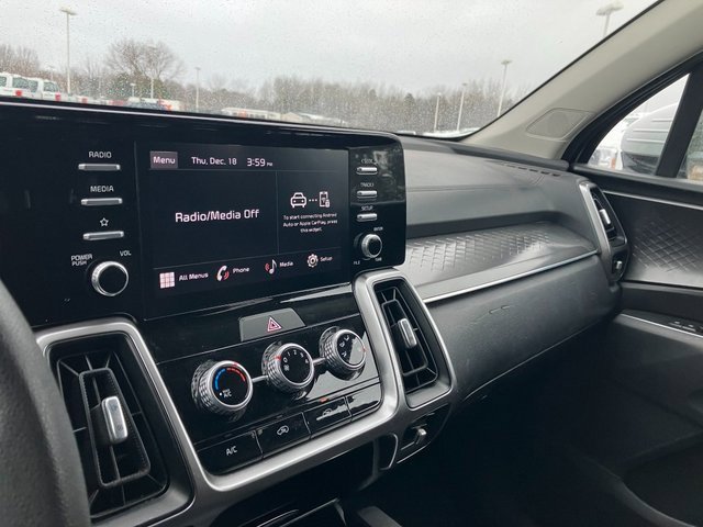 Used 2023 Kia Sorento LX image 7