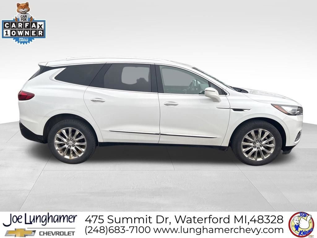 Used 2018 Buick Enclave Essence AWD/4WD image 2