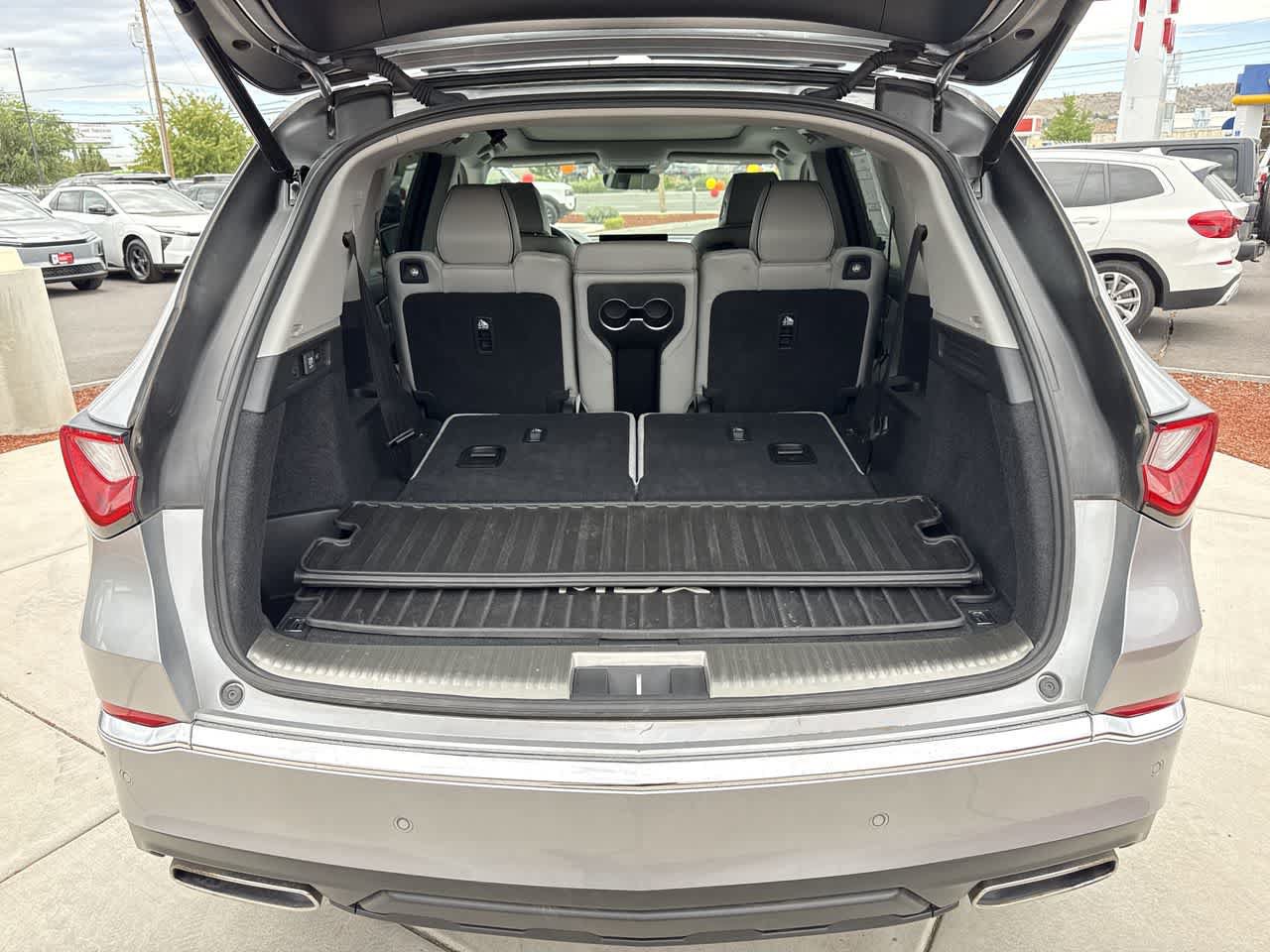 Used 2023 Acura MDX w/ Advance Package AWD/4WD image 6