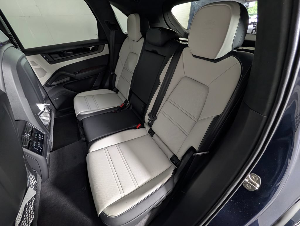 New 2026 Porsche Cayenne GTS AWD/4WD image 24