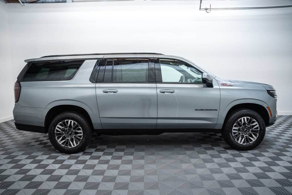 Used 2025 Chevrolet Suburban Z71 AWD/4WD image 4