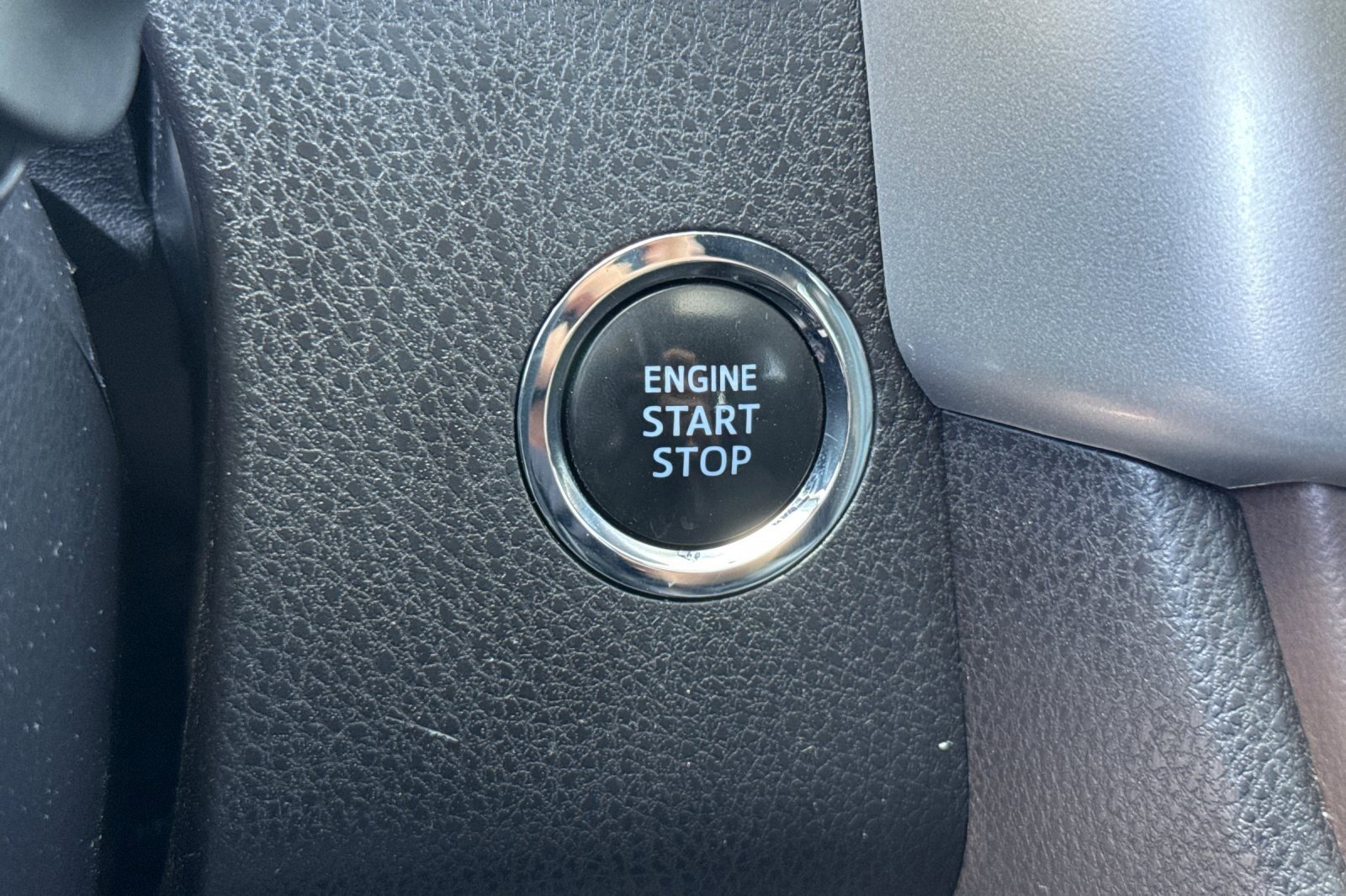 Certified 2018 Toyota Highlander XLE w/ Carpet Mat Package (TMS) image 23