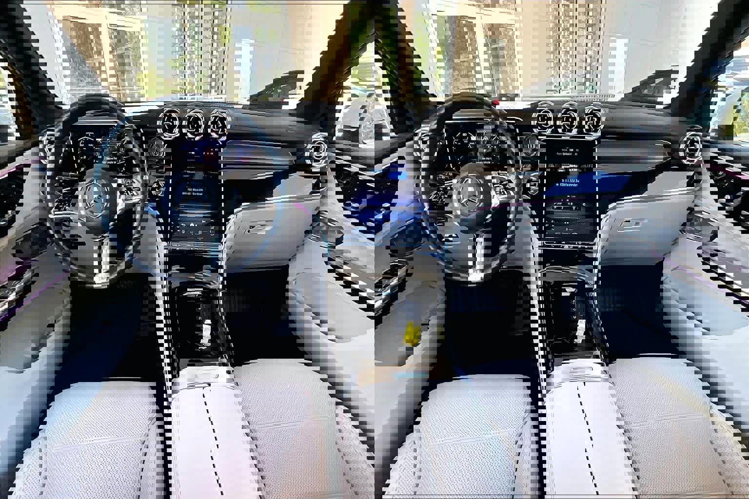 Used 2025 Mercedes-Benz GLC 300 4MATIC image 16