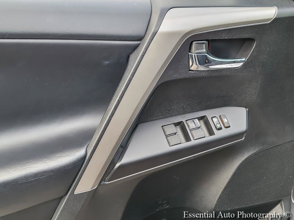 Used 2018 Toyota RAV4 XLE AWD/4WD image 14
