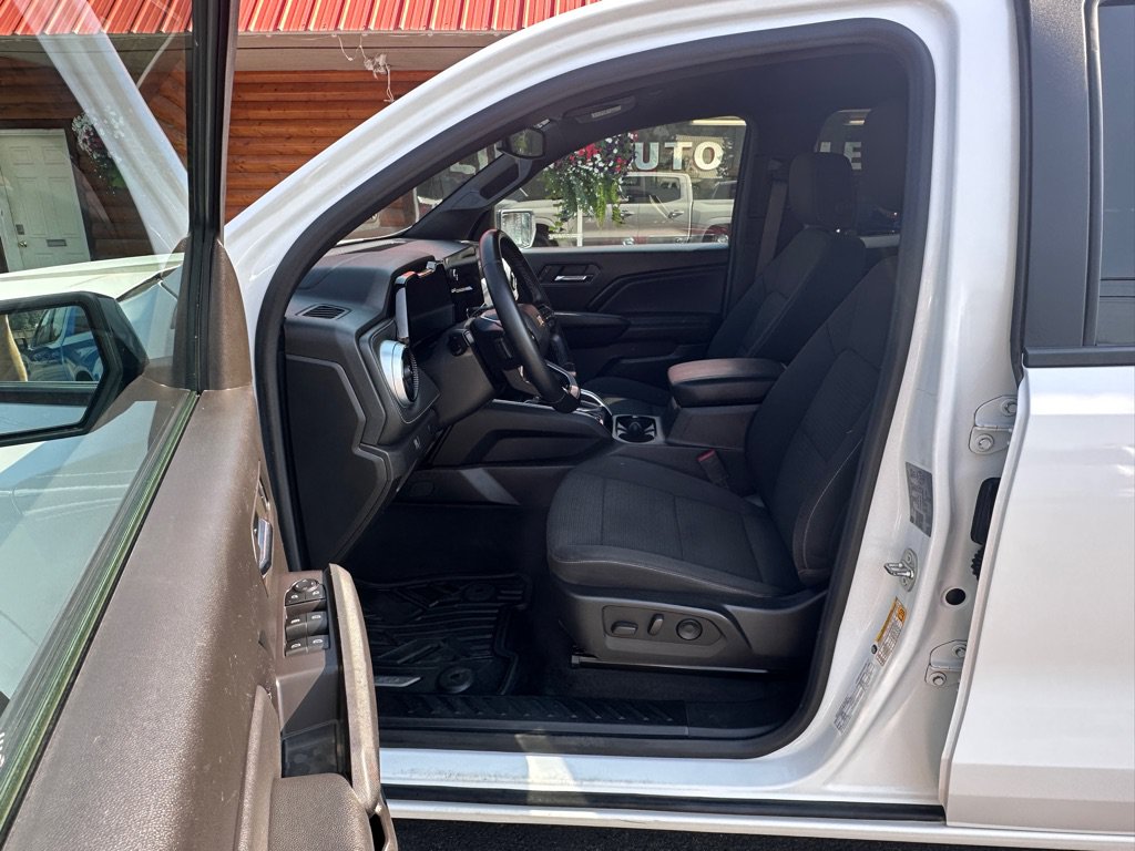 Used 2023 Chevrolet Colorado LT w/ LT Convenience Package II AWD/4WD image 10