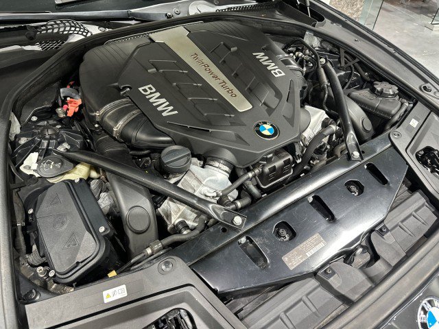 Used 2013 BMW 550i Sedan RWD image 9