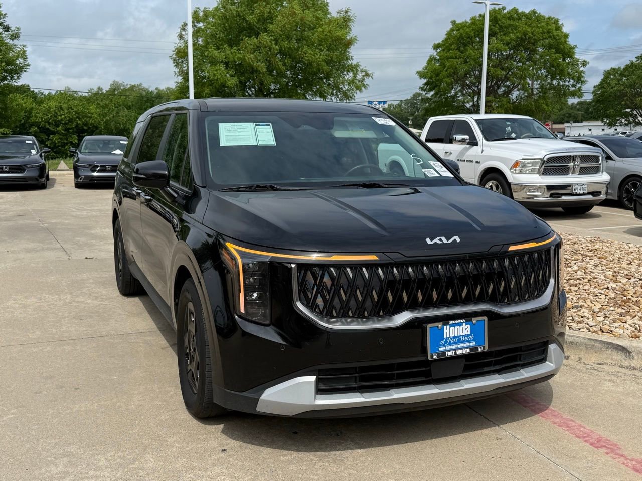 Used 2025 Kia Carnival image 11