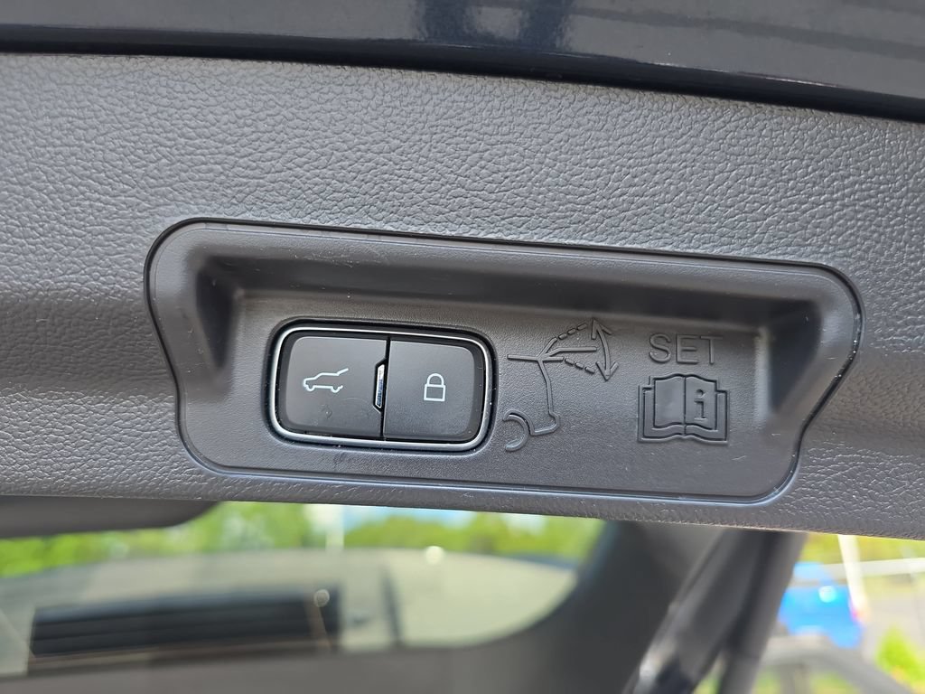 Used 2022 Ford Explorer XLT AWD/4WD image 15