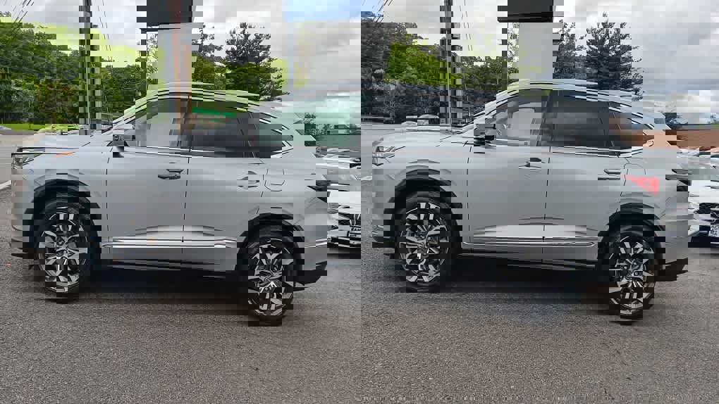 Used 2023 Acura MDX SH-AWD w/ Technology Package image 2