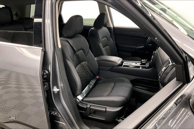 Used 2025 Nissan Pathfinder SV FWD image 8