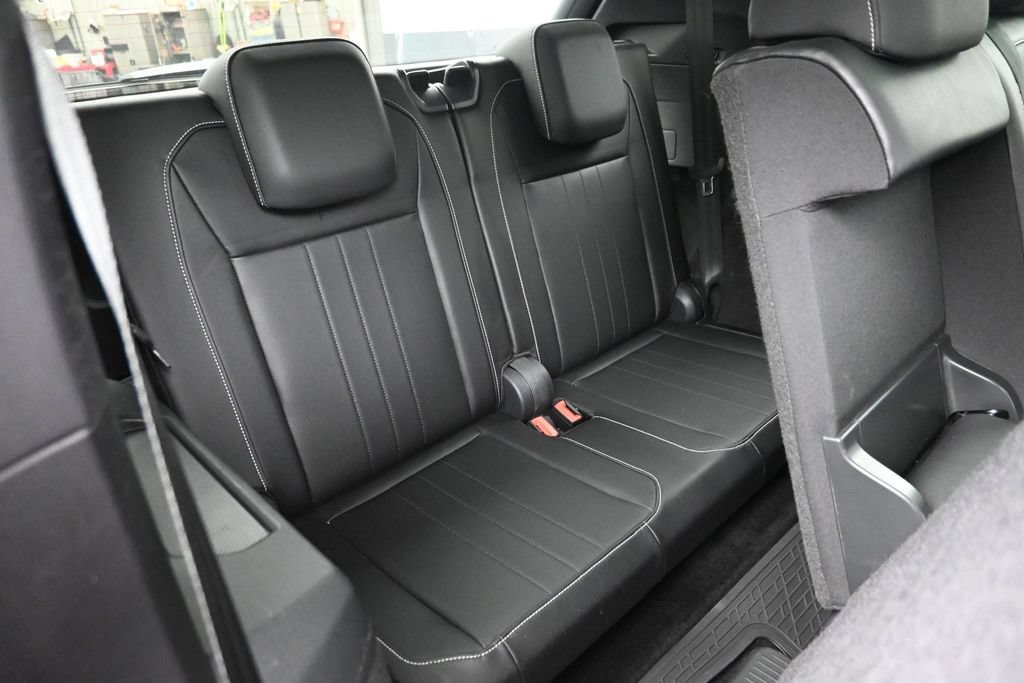 Used 2024 Volkswagen Tiguan SE R-Line FWD image 12