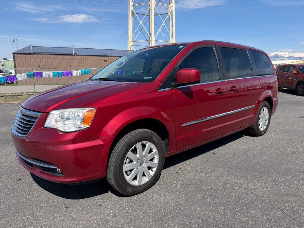Used 2015 Chrysler Town & Country Touring FWD image 2
