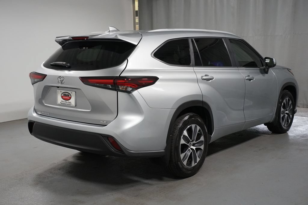 Certified 2024 Toyota Highlander XLE FWD image 8