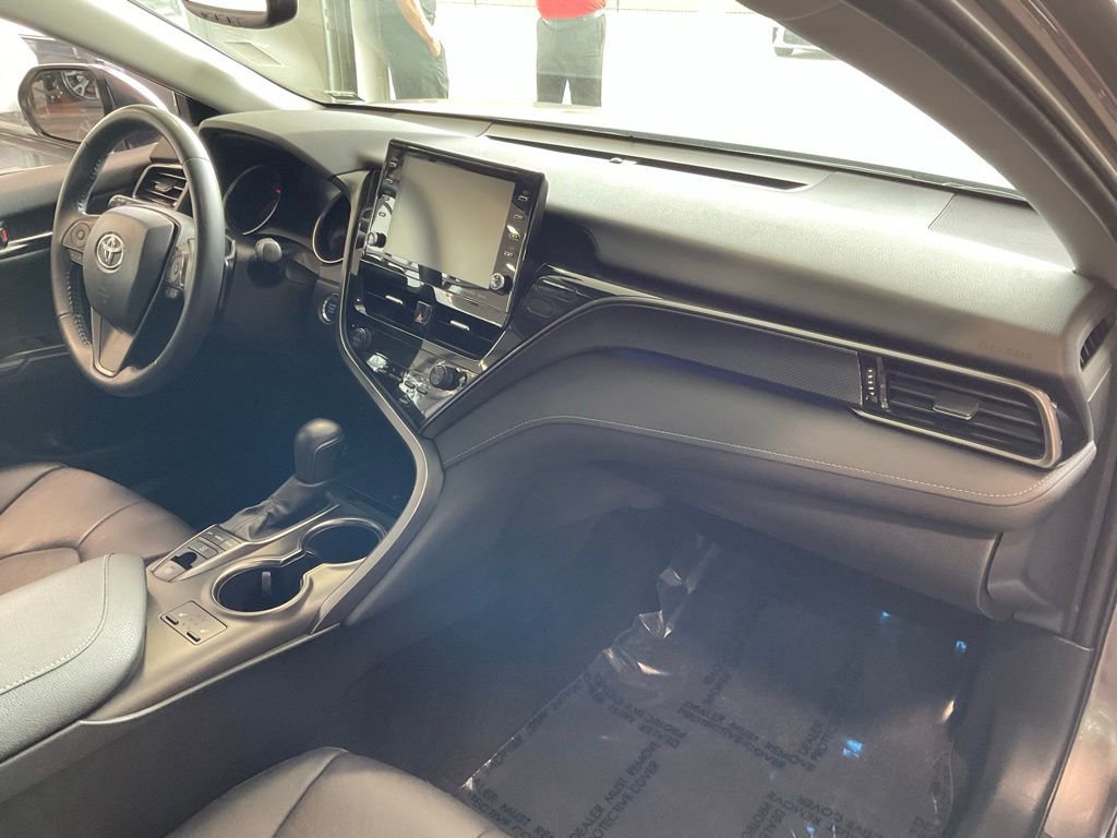 Used 2022 Toyota Camry XSE FWD image 18