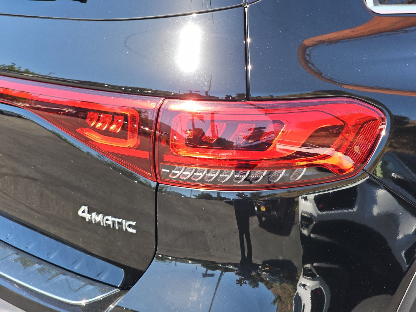 Used 2023 Mercedes-Benz EQB 300 4MATIC image 37