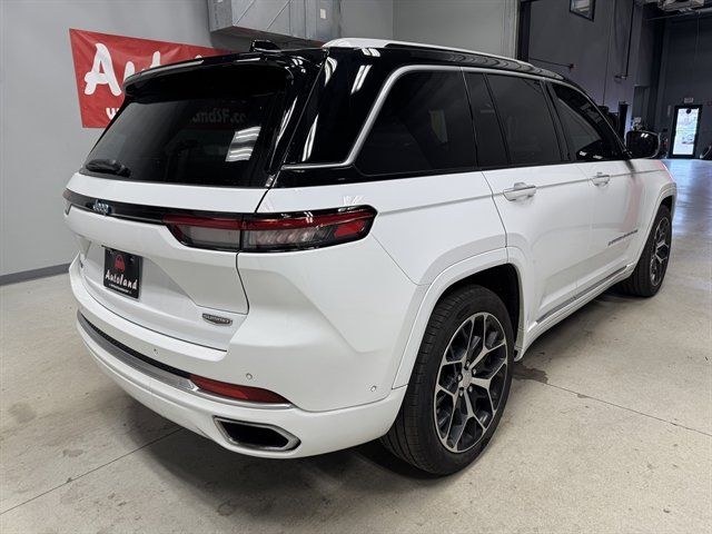Used 2022 Jeep Grand Cherokee Summit AWD/4WD image 7