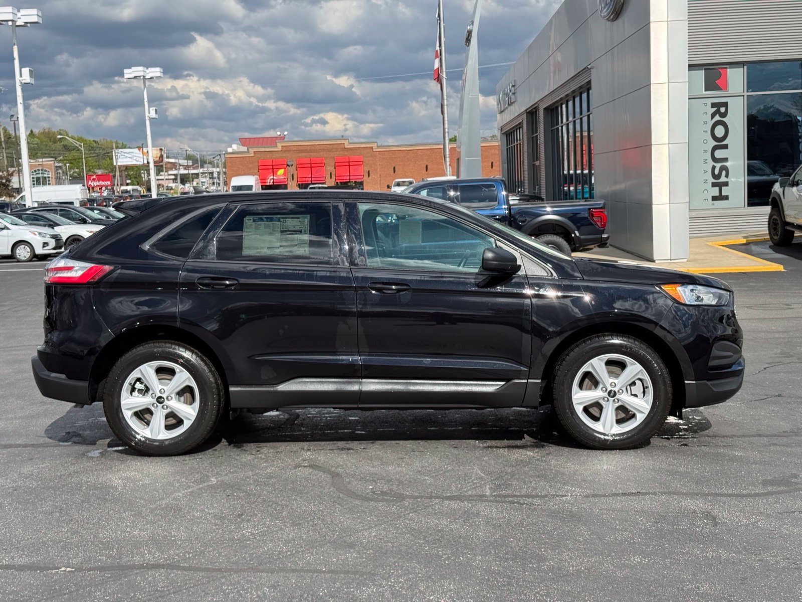 Used 2024 Ford Edge SE AWD/4WD image 3