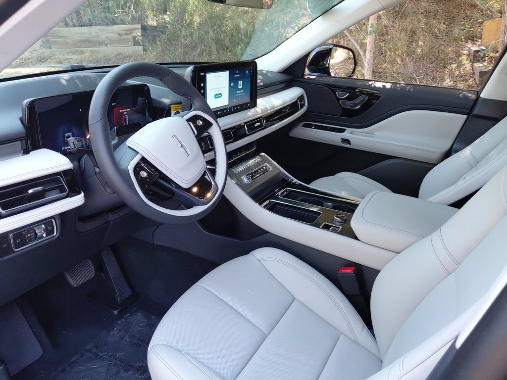 New 2026 Lincoln Aviator AWD image 38