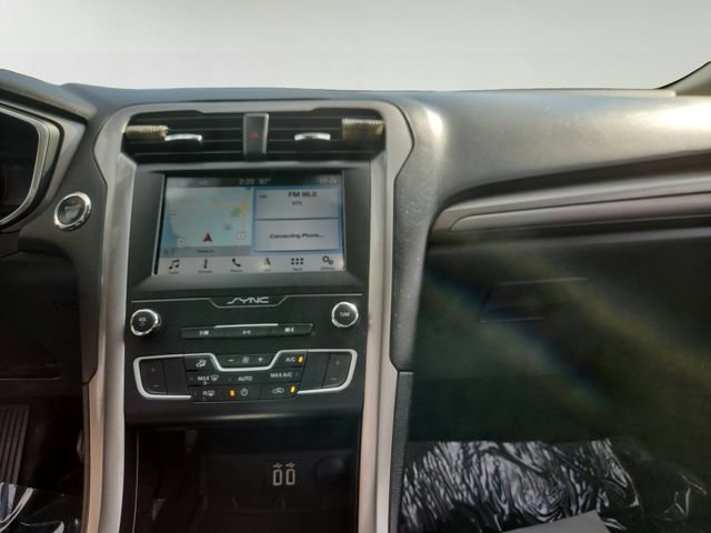 Used 2019 Ford Fusion SE FWD image 16