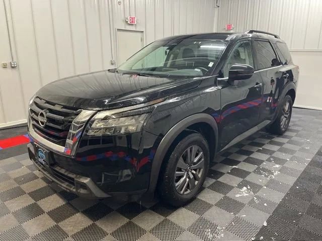 Used 2025 Nissan Pathfinder SV image 6