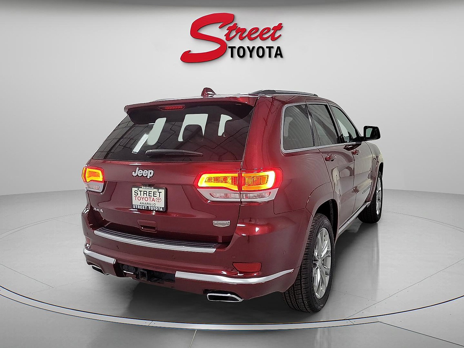 Used 2021 Jeep Grand Cherokee Summit AWD/4WD image 4