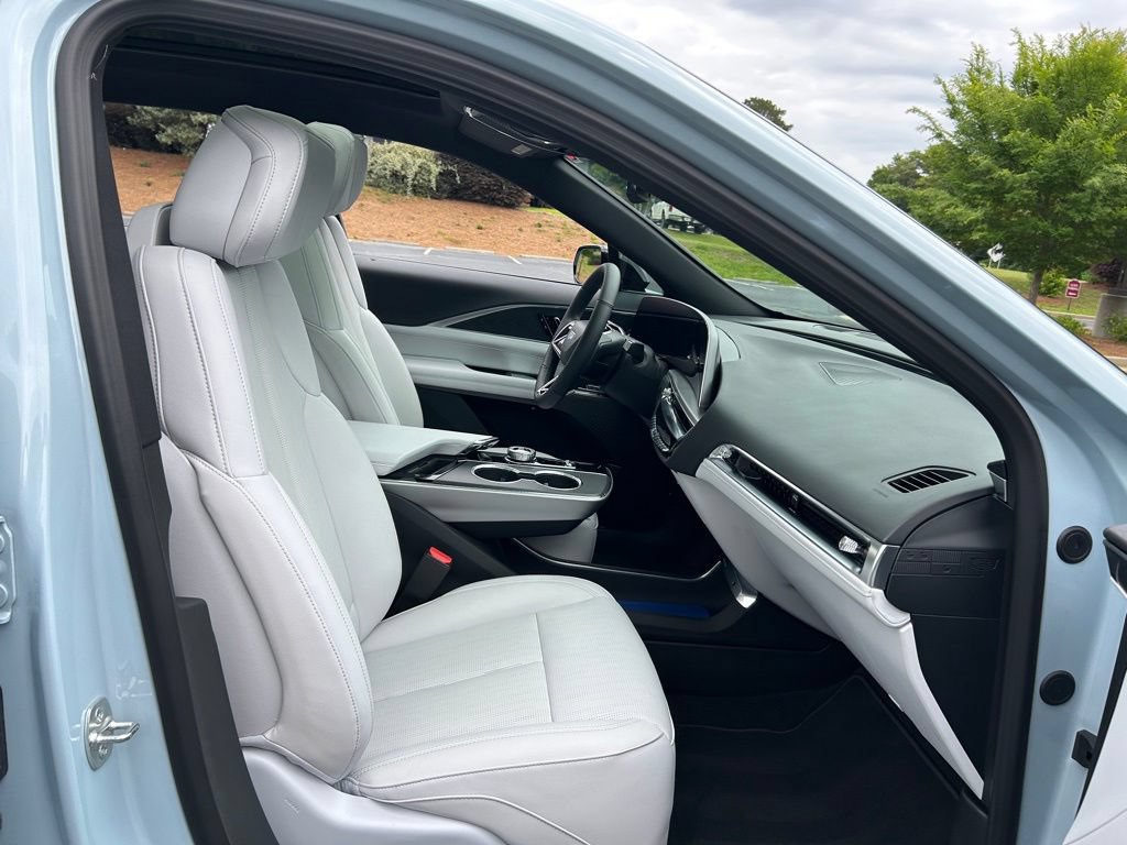 Used 2025 Cadillac Lyriq Sport RWD image 50
