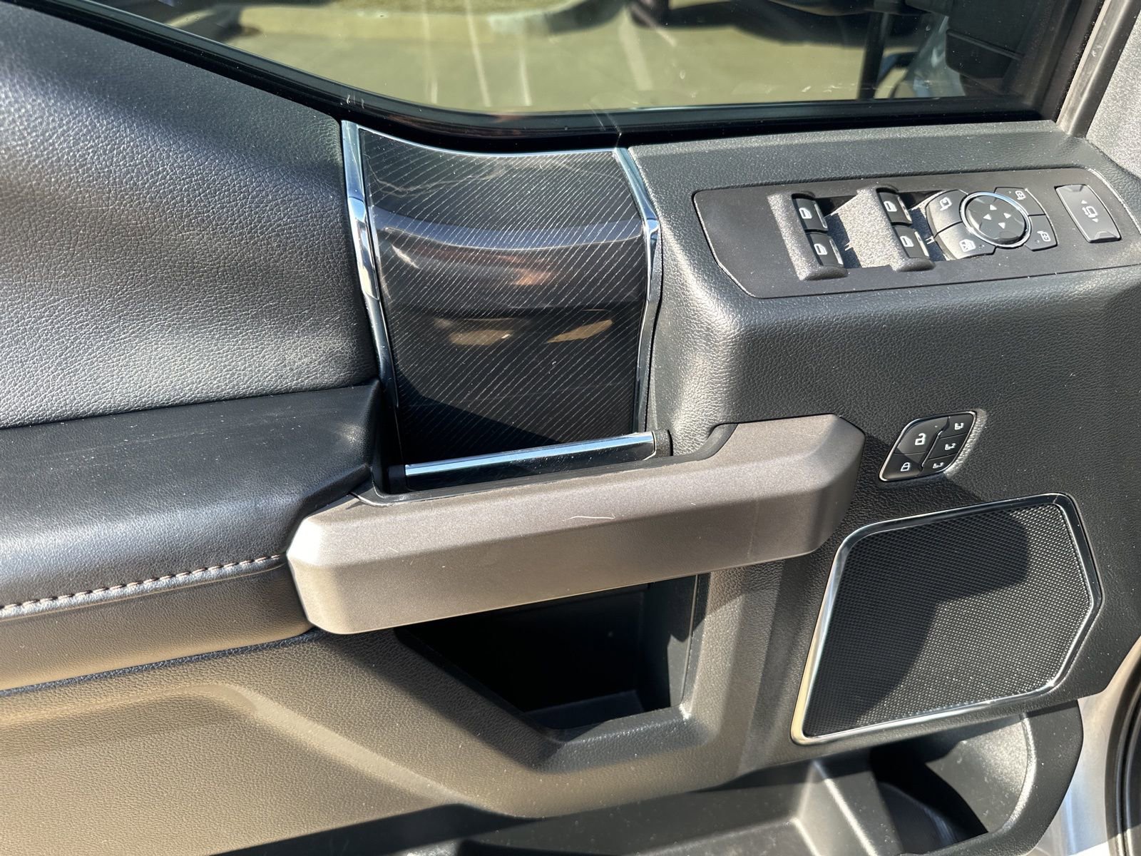 Used 2021 Ford F350 Platinum w/ Tremor Off-Road Package image 16