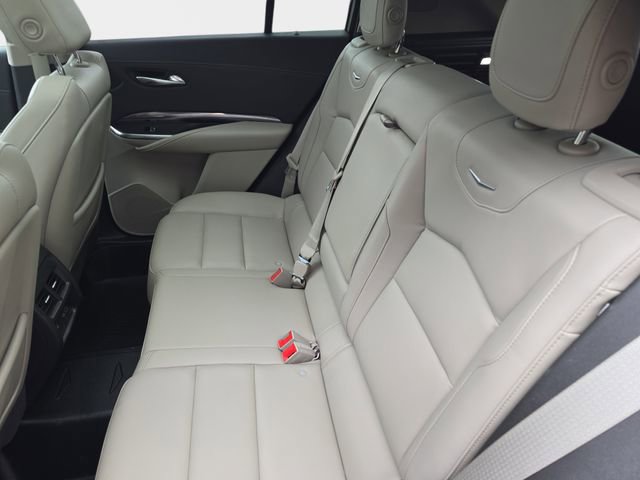Used 2021 Cadillac XT4 Luxury w/ Cold Weather Package AWD/4WD image 17