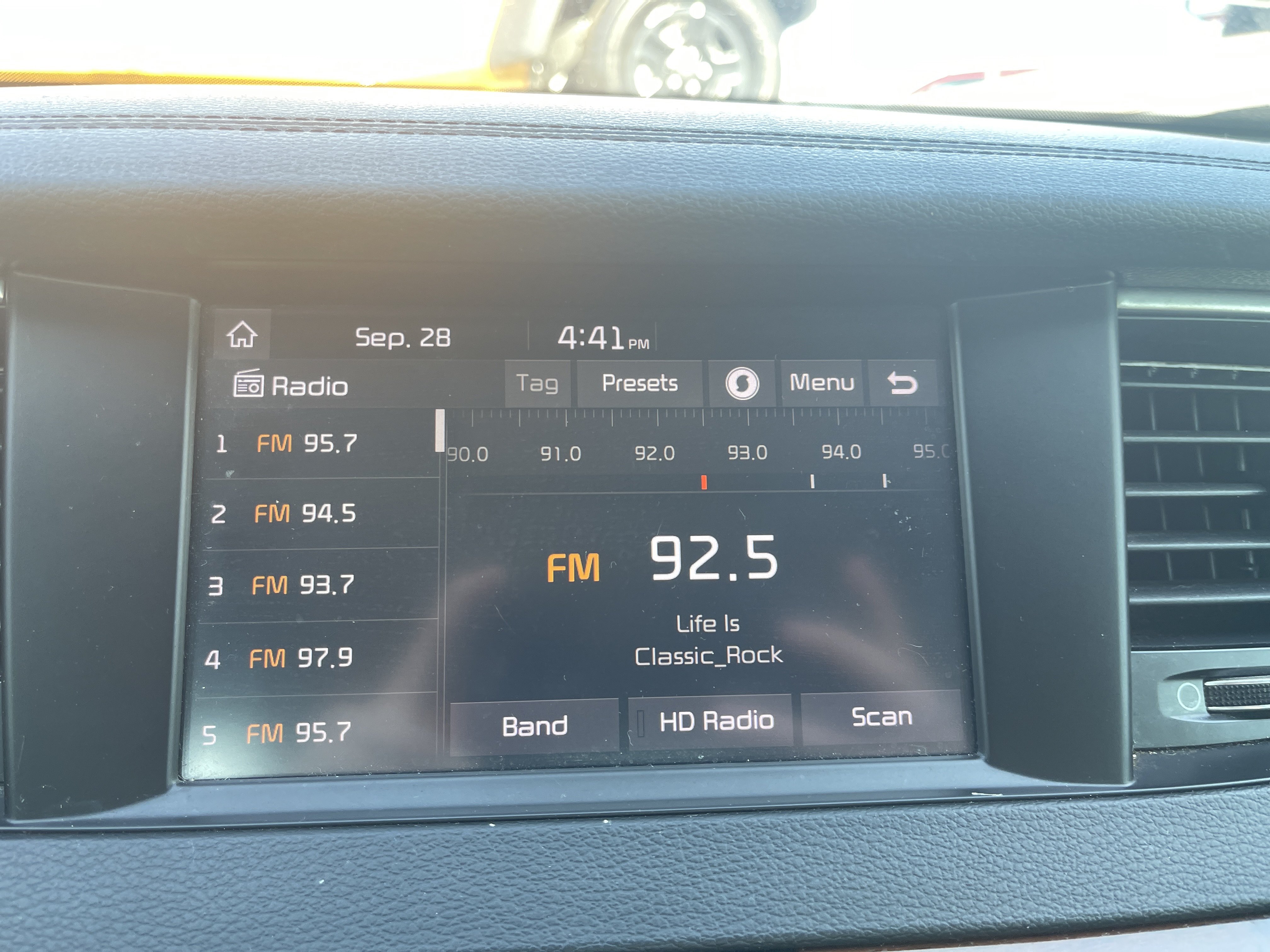 Used 2017 Kia Cadenza Premium FWD image 28
