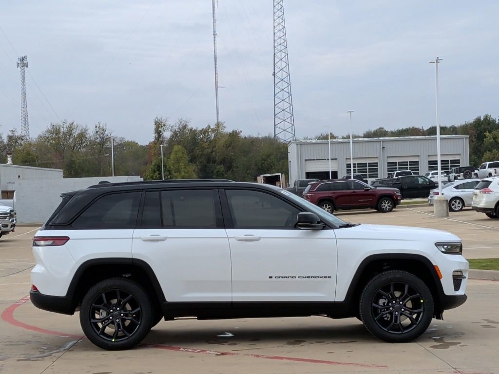 New 2025 Jeep Grand Cherokee Limited image 10