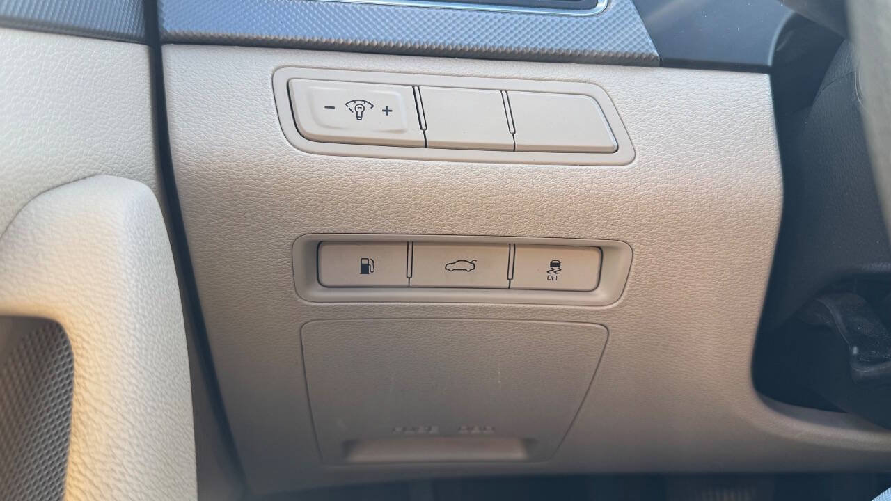 Used 2015 Hyundai Sonata SE w/ Option Group 09 FWD image 18