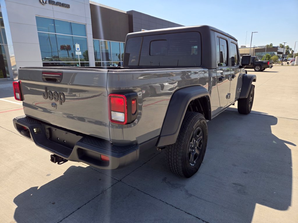 Used 2023 Jeep Gladiator Sport w/ Trailer Tow Package AWD/4WD image 3
