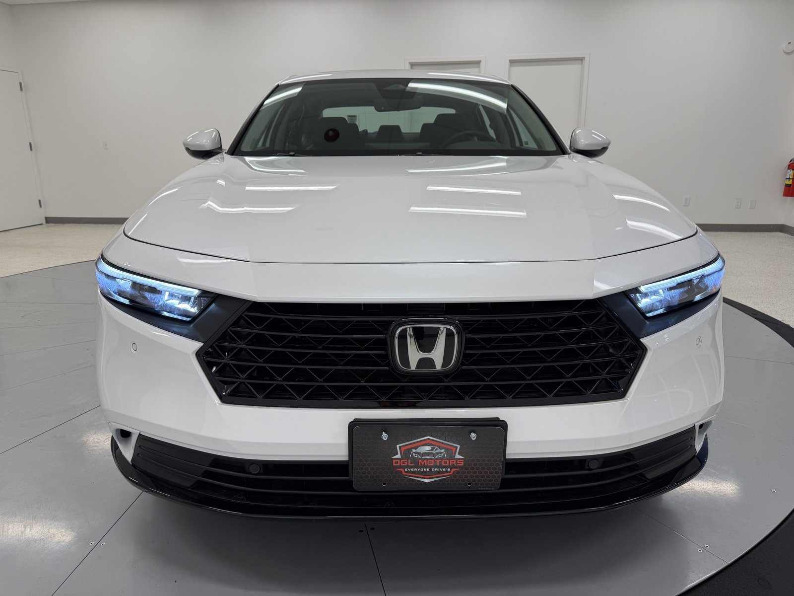 Used 2025 Honda Accord EX-L image 2