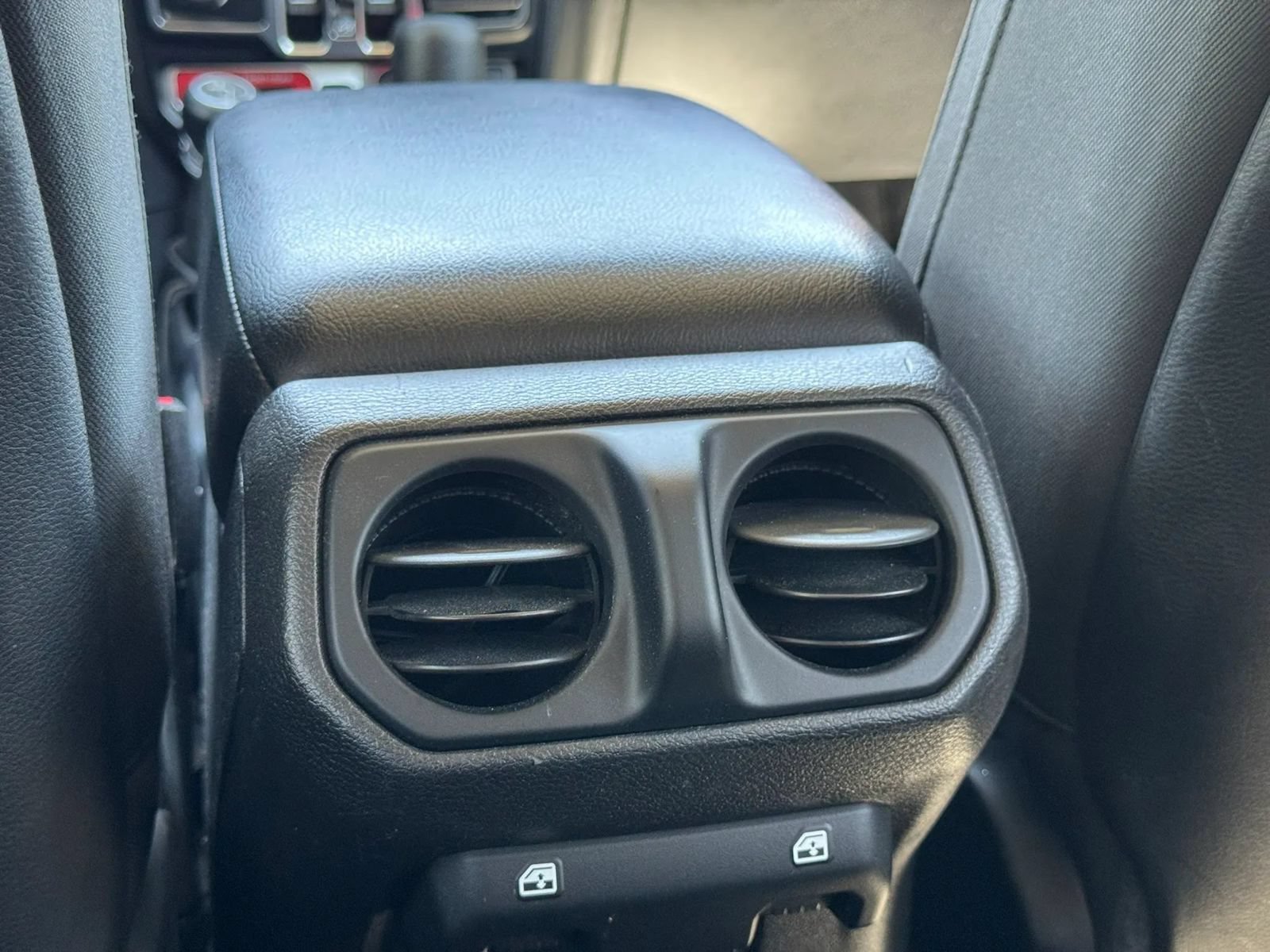 Used 2019 Jeep Wrangler Unlimited Rubicon w/ Cold Weather Group AWD/4WD image 29