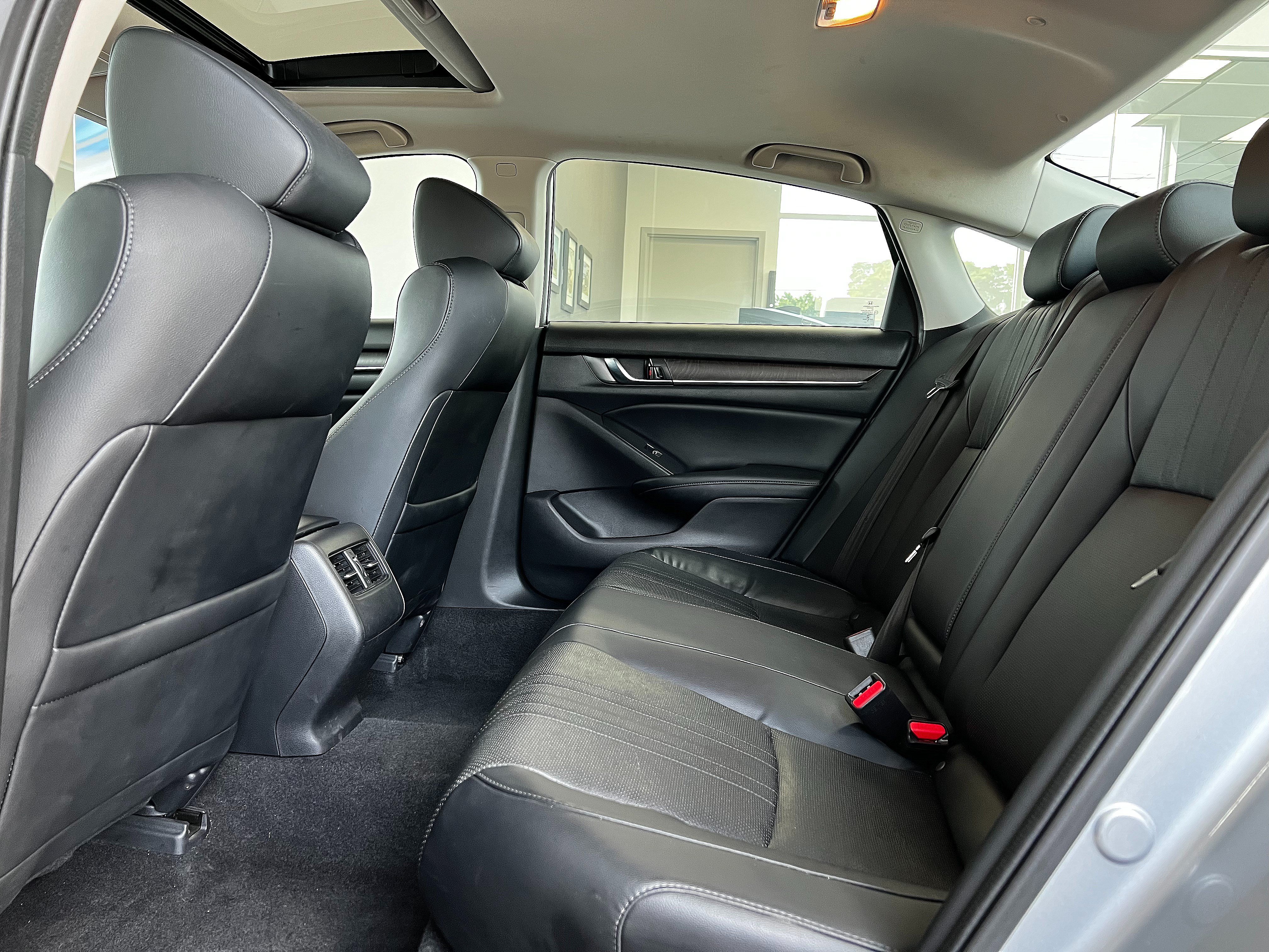 Used 2018 Honda Accord EX-L image 21
