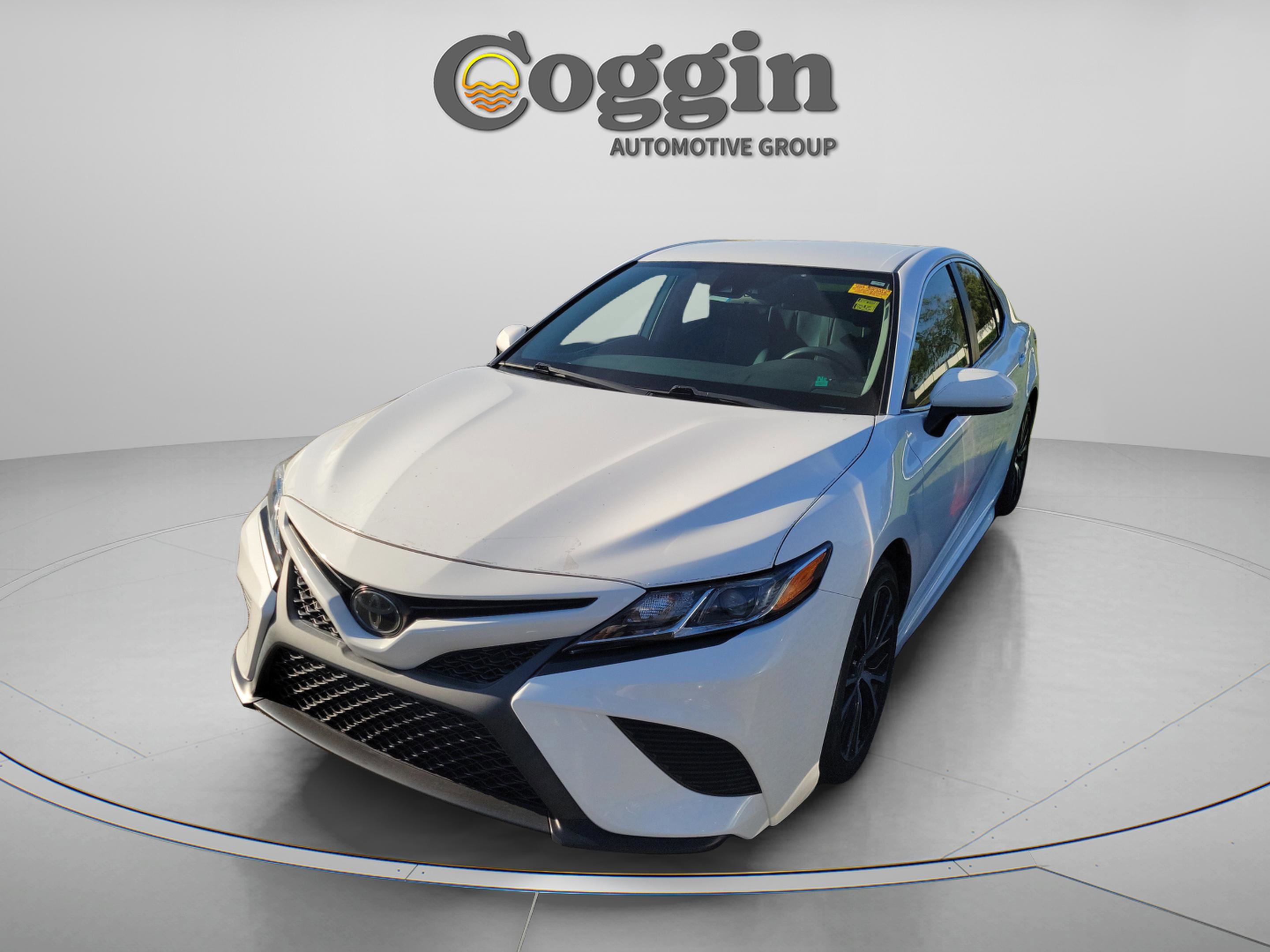 Used 2020 Toyota Camry SE image 1