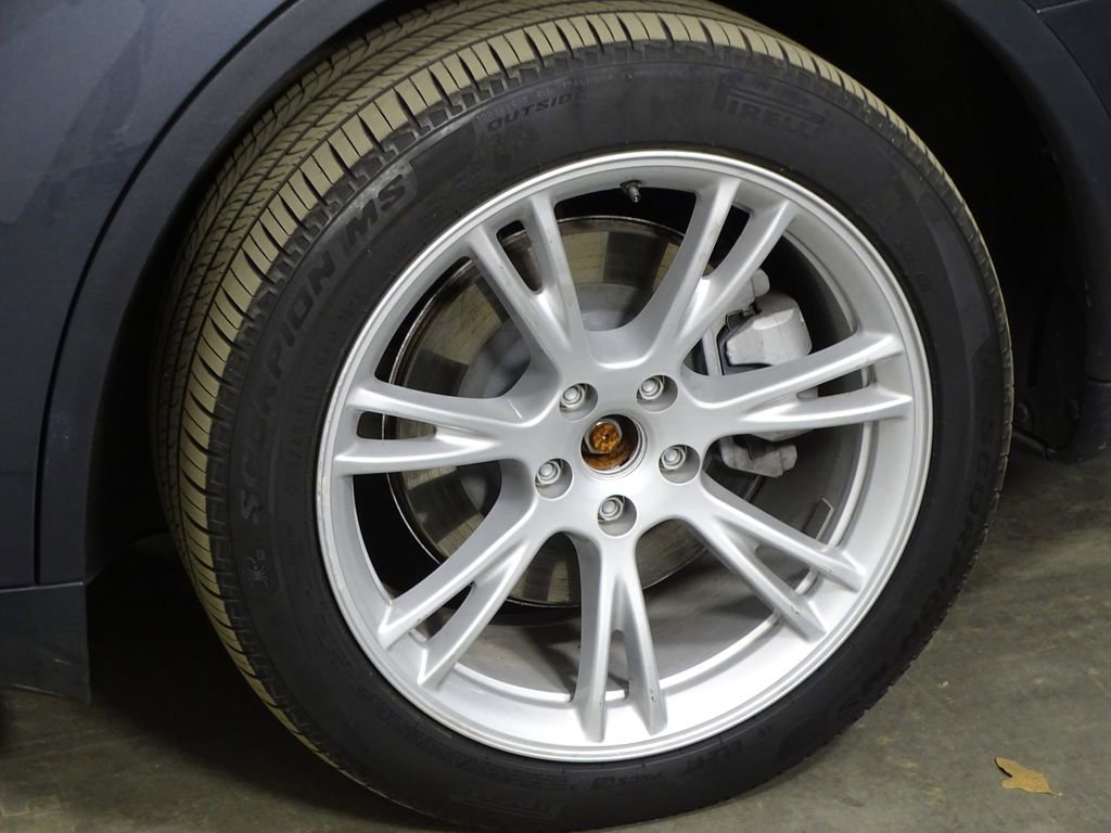 Used 2023 Tesla Model Y Long Range image 40