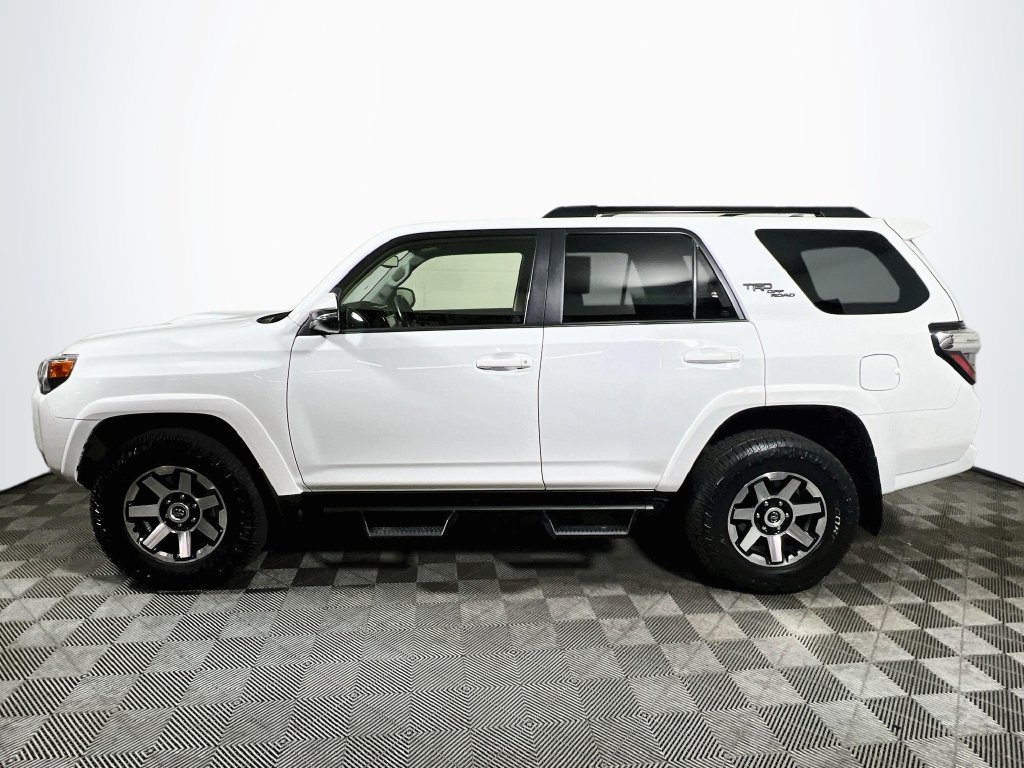 Certified 2023 Toyota 4Runner TRD Off-Road Premium AWD/4WD image 4