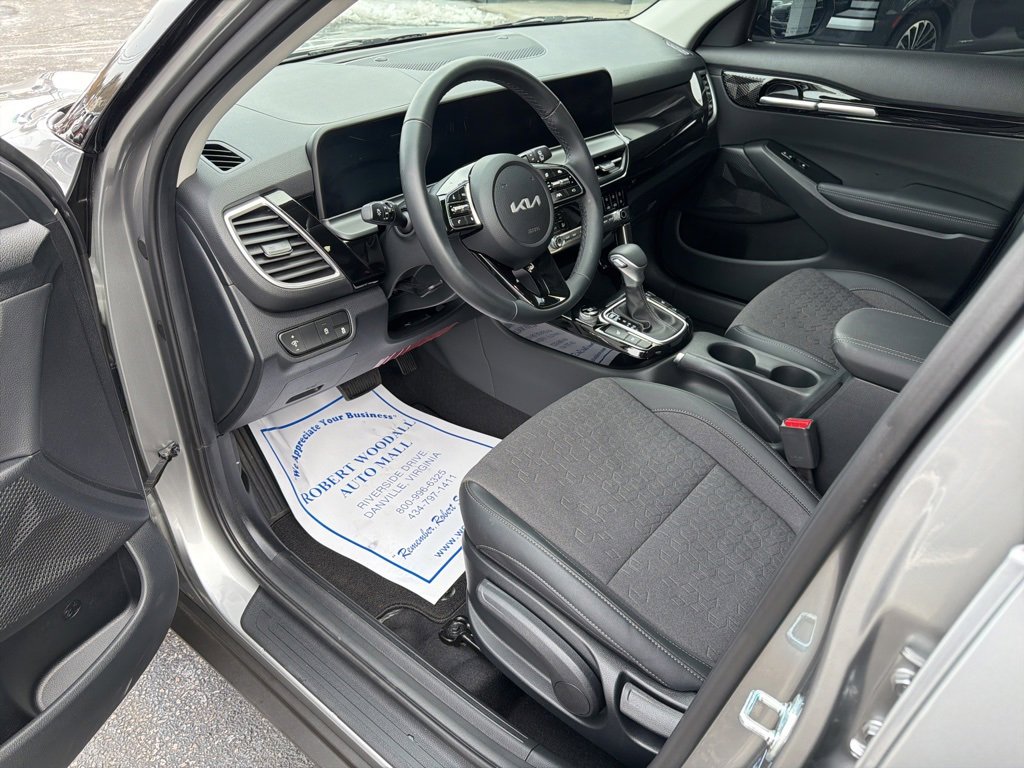 Used 2025 Kia Seltos S image 11