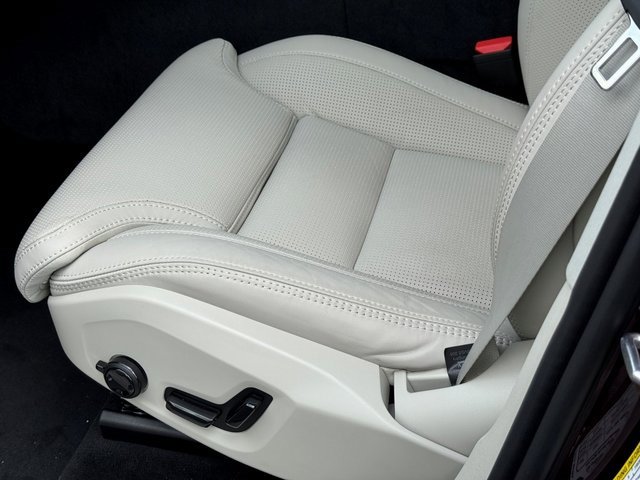 New 2026 Volvo XC60 T8 Ultra w/ Climate Package image 20