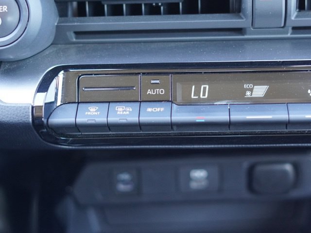 Used 2025 Toyota Prius LE FWD image 25