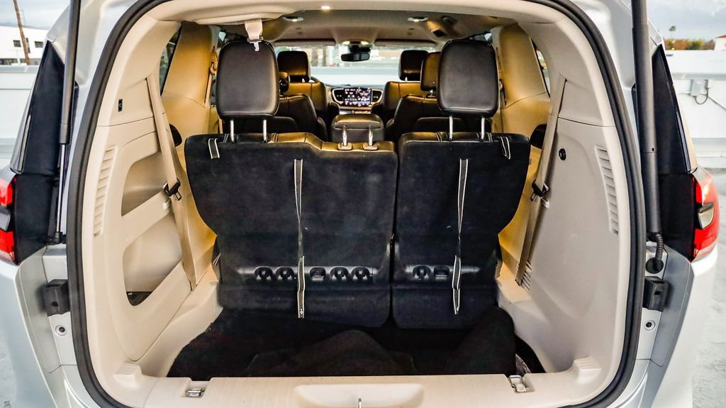 Certified 2024 Chrysler Pacifica Touring-L image 31