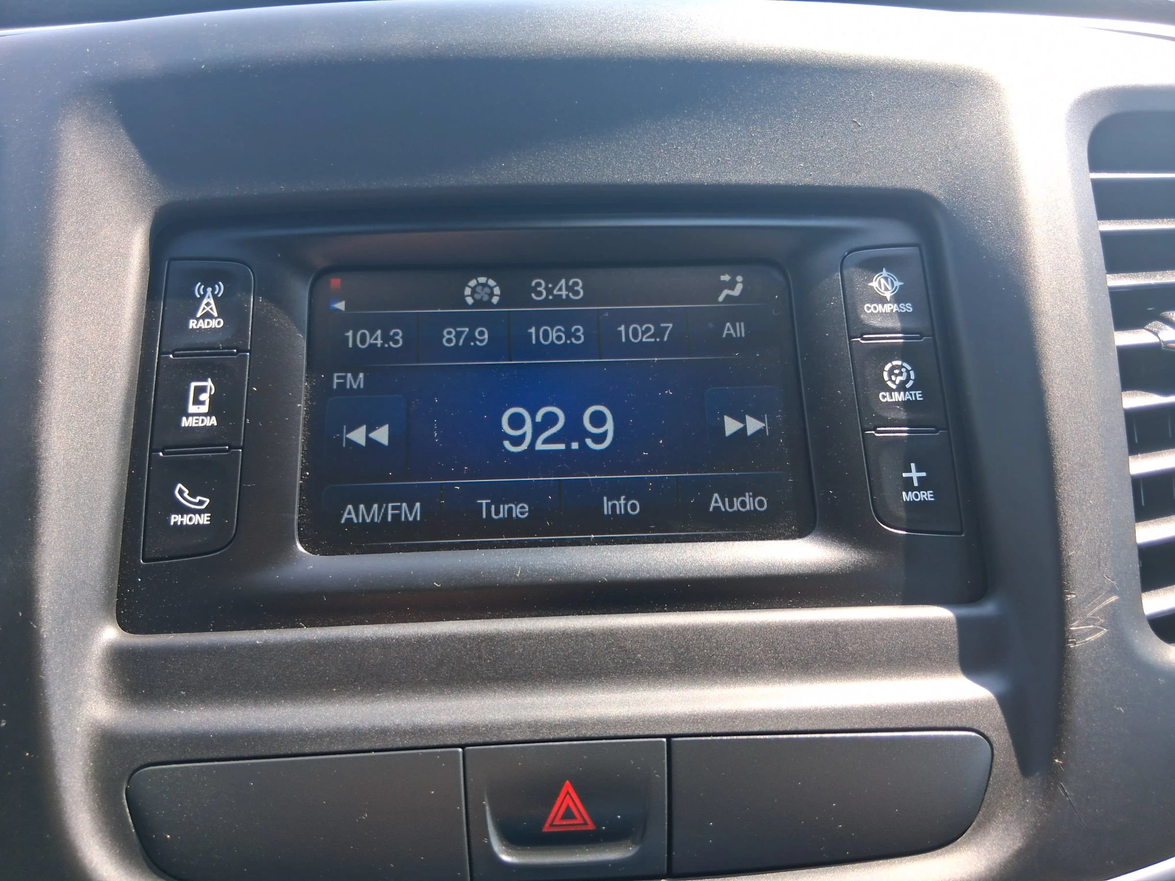Used 2015 Chrysler 200 Limited FWD image 15