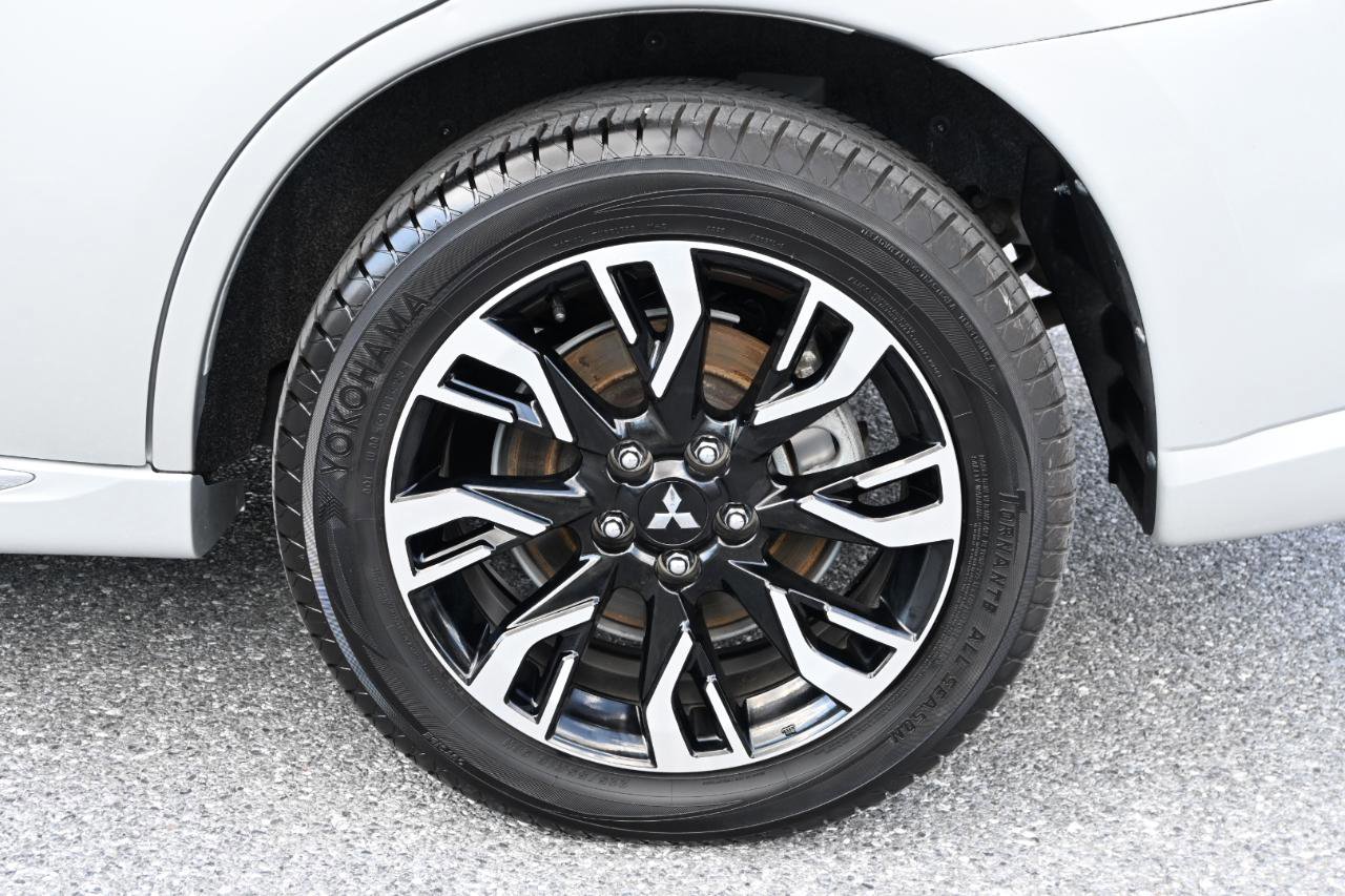 Used 2018 Mitsubishi Outlander SEL AWD/4WD image 15
