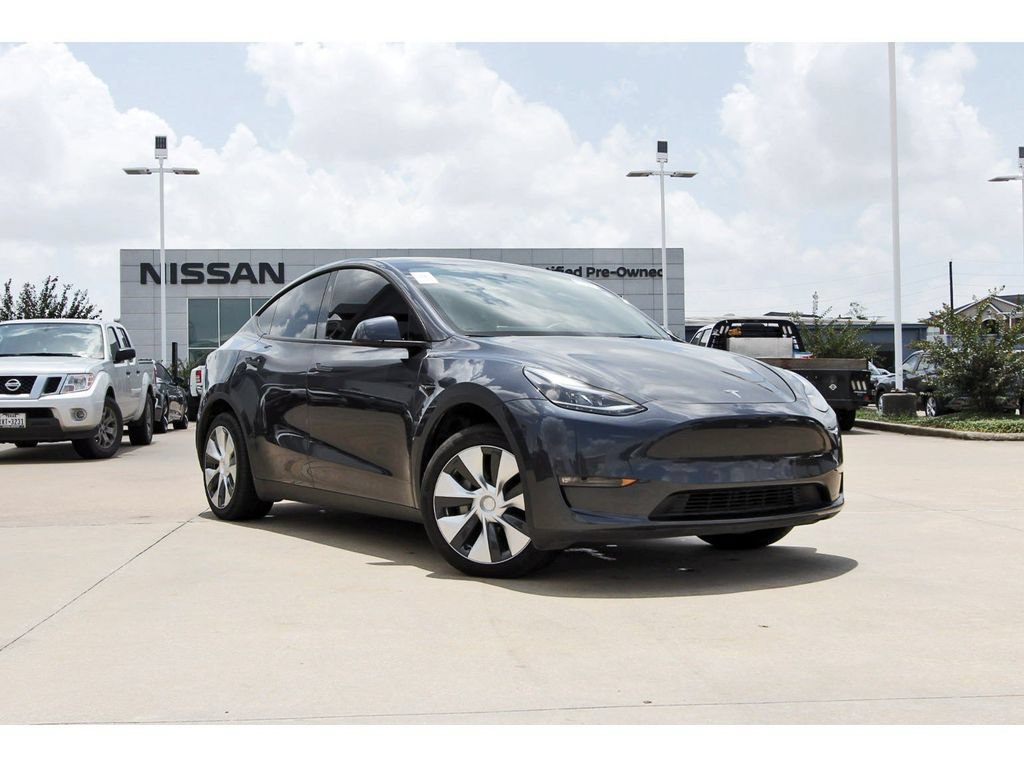 Used 2024 Tesla Model Y Long Range AWD/4WD image 1