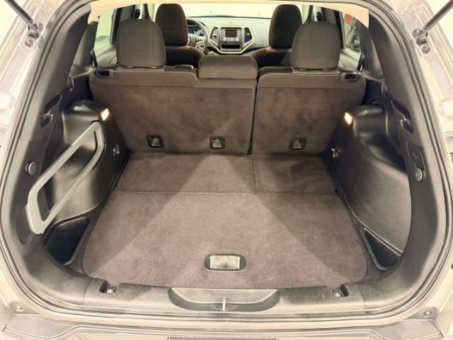 Used 2018 Jeep Cherokee Latitude image 34