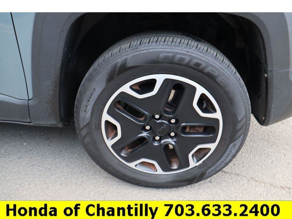 Used 2016 Jeep Renegade Trailhawk w/ Premium Trailhawk Package image 29